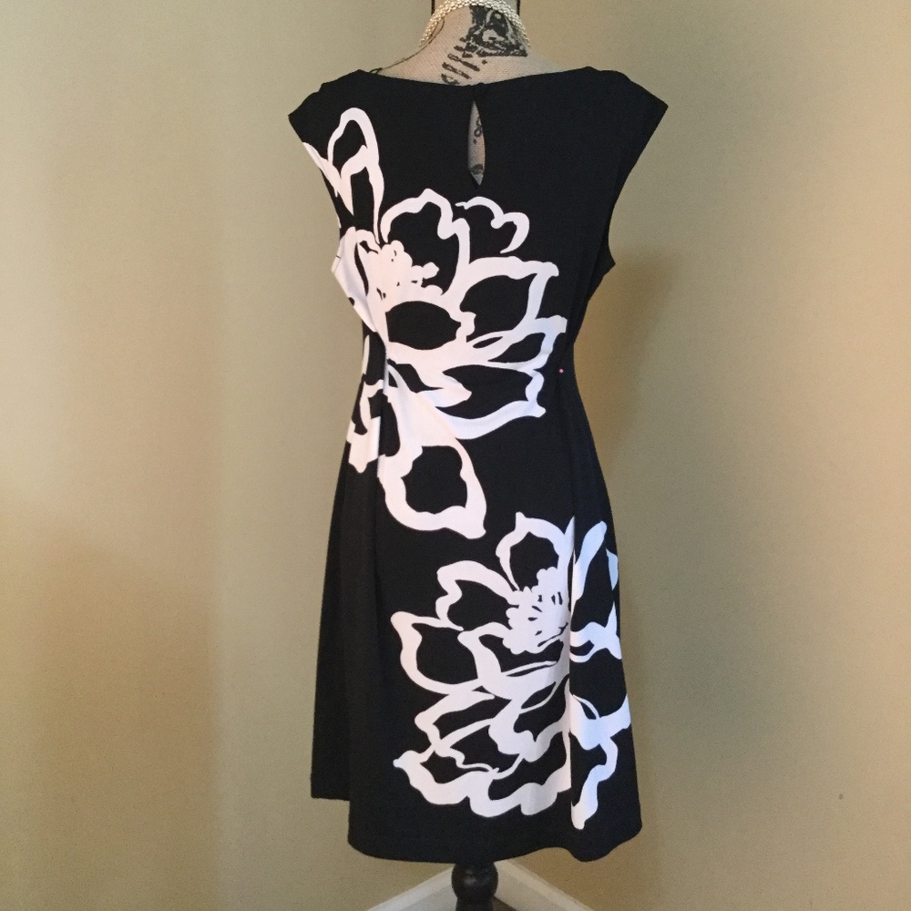Dress - Picture 3 of 6